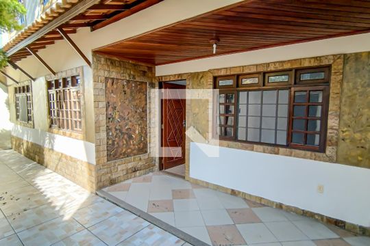 frente de casa à venda com 3 quartos, 205m² em Curicica, Rio de Janeiro