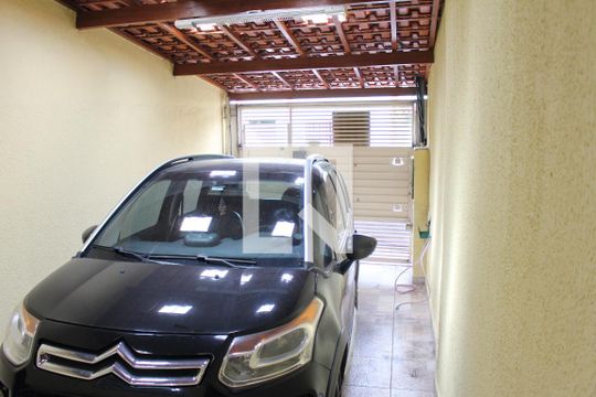 Garagem de casa à venda com 2 quartos, 60m² em Vila Santa Clara, São Paulo