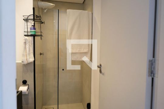 Banheiro de apartamento para alugar com 1 quarto, 34m² em Pinheiros, São Paulo