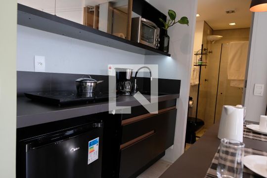 Cozinha de apartamento para alugar com 1 quarto, 34m² em Pinheiros, São Paulo