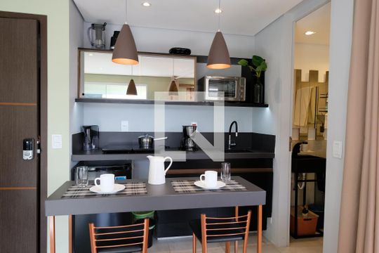 Cozinha de apartamento para alugar com 1 quarto, 34m² em Pinheiros, São Paulo