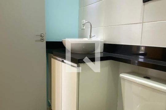 Banheiro  de apartamento para alugar com 2 quartos, 59m² em Jardim Belval, Barueri