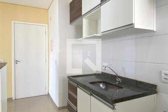 Cozinha de apartamento para alugar com 2 quartos, 59m² em Jardim Belval, Barueri
