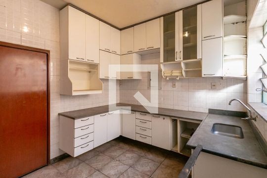 Cozinha e Área de Serviço de casa à venda com 3 quartos, 330m² em Carlos Prates, Belo Horizonte