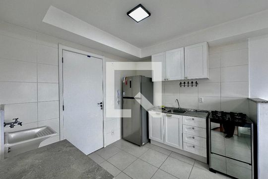 Cozinha de apartamento para alugar com 1 quarto, 29m² em Jardim Mirante, São Paulo