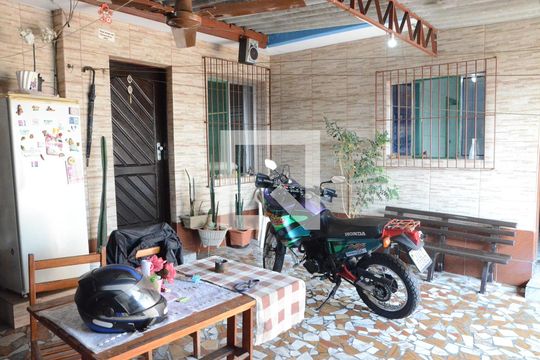 Quintal de casa à venda com 3 quartos, 545m² em Veloso, Osasco