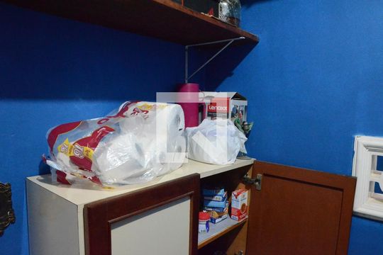 Dispensa de casa à venda com 3 quartos, 545m² em Veloso, Osasco