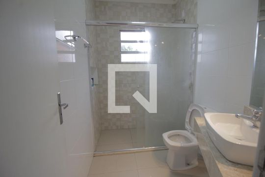 Banheiro 1 de casa para alugar com 6 quartos, 378m² em Estância Velha, Canoas