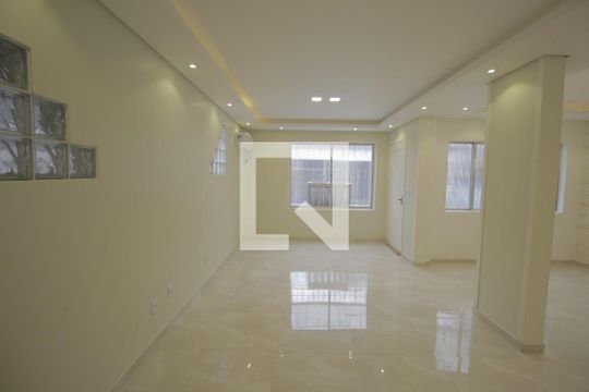 Sala 1 de casa para alugar com 6 quartos, 378m² em Estância Velha, Canoas