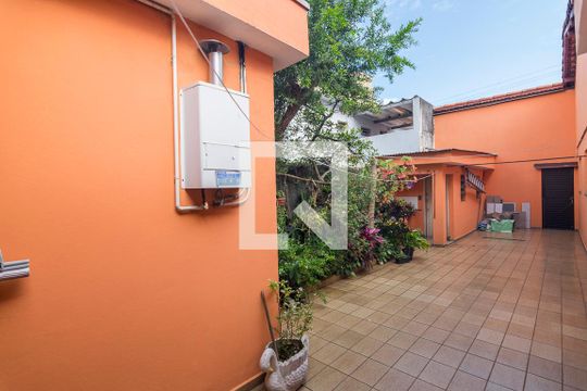 Quintal de casa à venda com 3 quartos, 270m² em Vila Alto de Santo André, Santo André