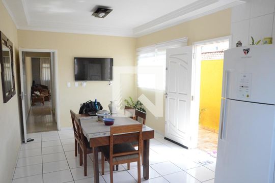 Cozinha de casa à venda com 3 quartos, 200m² em Vila Campesina, Osasco