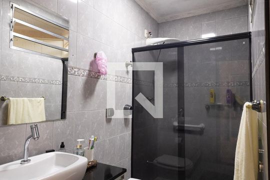 Banheiro Social de casa à venda com 2 quartos, 190m² em Vila Carrão, São Paulo