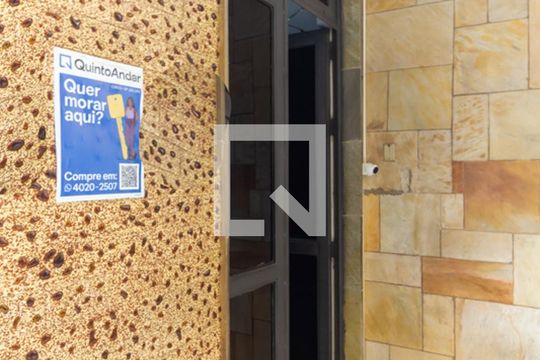 Entrada de apartamento à venda com 1 quarto, 65m² em Liberdade, São Paulo