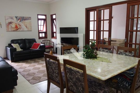 Sala de casa à venda com 3 quartos, 178m² em Horto Santo Antonio, Jundiaí