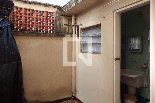 Fundos de casa para alugar com 2 quartos, 70m² em Vila Valenca, São Vicente