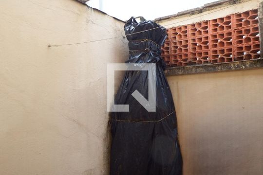 Fundos de casa para alugar com 2 quartos, 70m² em Vila Valenca, São Vicente