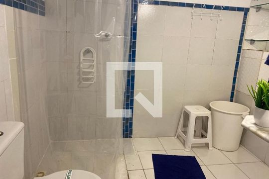 banheiro de apartamento para alugar com 1 quarto, 53m² em Jardim das Margaridas, Salvador
