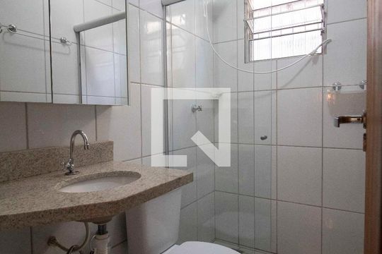 Banheiro Social  de casa para alugar com 2 quartos, 110m² em Jardim Mariliza, Goiânia
