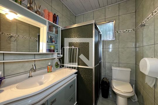 Banheiro de casa de condomínio à venda com 3 quartos, 240m² em Santa Teresa, São Leopoldo