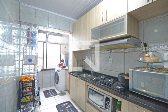 Cozinha de apartamento para alugar com 1 quarto, 53m² em Santa Tereza, Porto Alegre