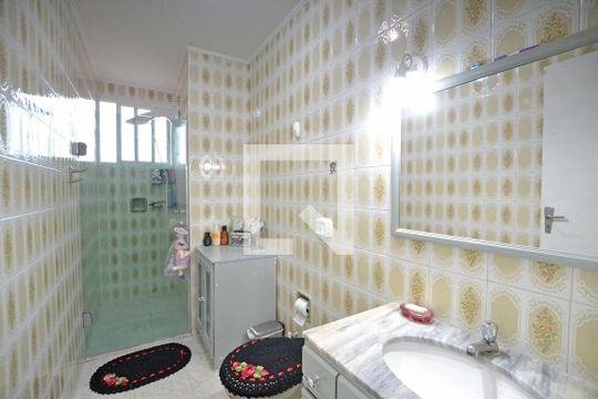 Banheiro de apartamento para alugar com 1 quarto, 53m² em Santa Tereza, Porto Alegre