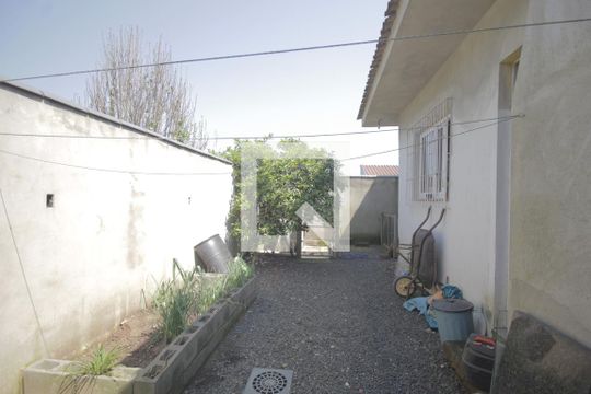 Área externa de casa à venda com 3 quartos, 179m² em Rio Branco, Canoas