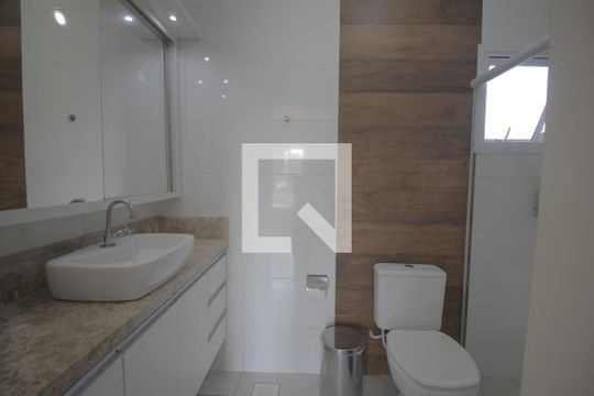 Banheiro da Suíte de casa à venda com 3 quartos, 179m² em Rio Branco, Canoas