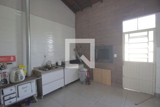 Garagem de casa à venda com 3 quartos, 179m² em Rio Branco, Canoas