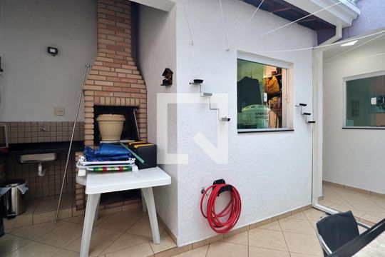 Quintal de casa à venda com 3 quartos, 238m² em Vila Metalurgica, Santo André