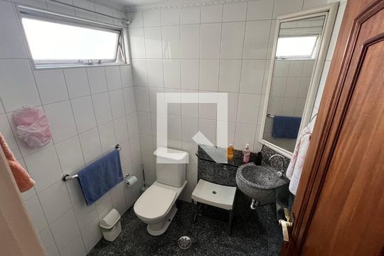 Banheiro de apartamento para alugar com 2 quartos, 100m² em Pinheiros, São Paulo