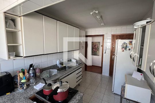Cozinha de apartamento para alugar com 2 quartos, 100m² em Pinheiros, São Paulo