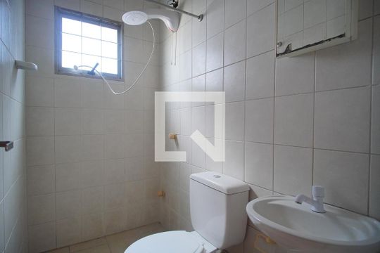 Banheiro de casa à venda com 2 quartos, 52m² em Industrial, Novo Hamburgo
