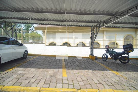 Garagem de casa à venda com 2 quartos, 52m² em Industrial, Novo Hamburgo