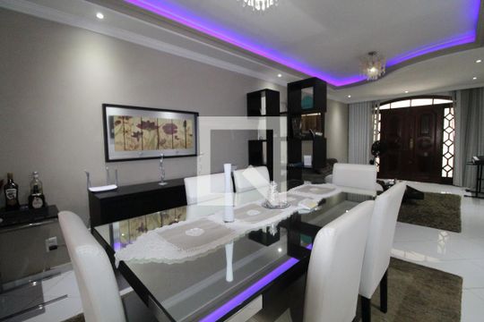 Sala de casa de condomínio à venda com 3 quartos, 340m² em Anil, Rio de Janeiro