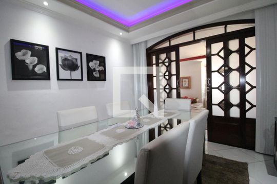 Sala de casa de condomínio à venda com 3 quartos, 340m² em Anil, Rio de Janeiro
