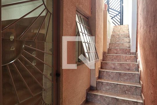 Corredor Lateral de casa à venda com 2 quartos, 173m² em Parque Oratorio, Santo André