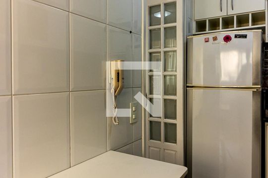 Cozinha de apartamento para alugar com 2 quartos, 66m² em Jardim das Laranjeiras, São Paulo