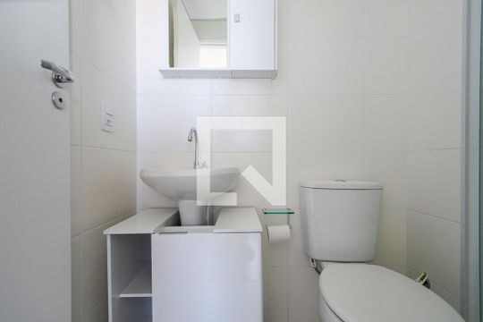 Banheiro de apartamento para alugar com 1 quarto, 26m² em Jardim Mirante, São Paulo