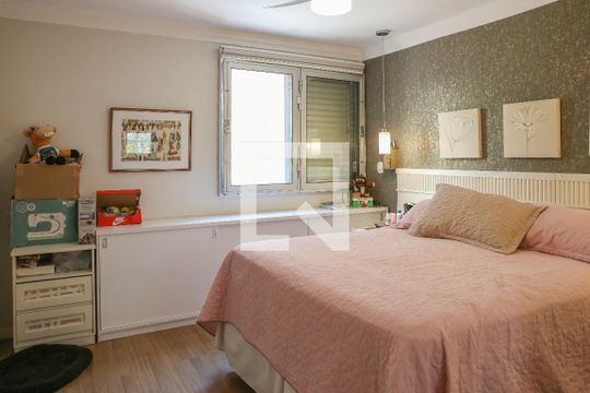 Quarto 1 de apartamento para alugar com 2 quartos, 107m² em Perdizes, São Paulo