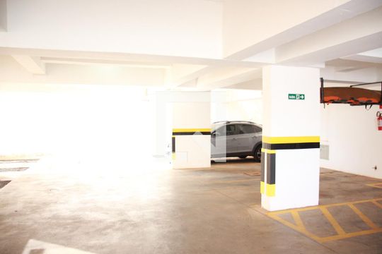 Garagem de apartamento para alugar com 2 quartos, 55m² em Alto Umuarama, Uberlândia