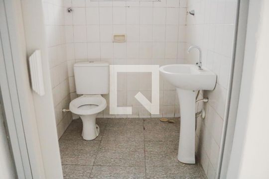 Banheiro de casa para alugar com 2 quartos, 108m² em Vila Medeiros, São Paulo