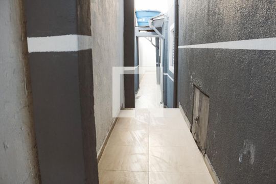 Corredor de casa para alugar com 2 quartos, 108m² em Vila Medeiros, São Paulo