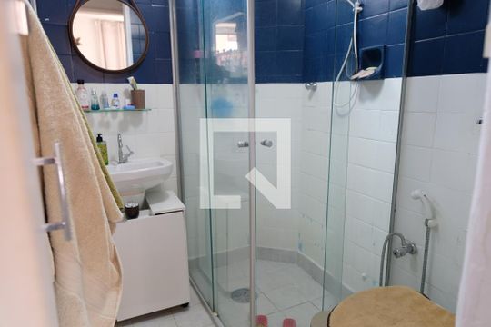 Banheiro de apartamento para alugar com 2 quartos, 54m² em Vila Madalena, São Paulo