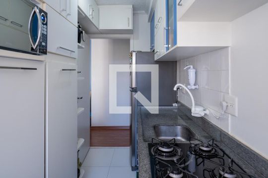 Cozinha de apartamento para alugar com 2 quartos, 49m² em Vila Firmiano Pinto, São Paulo