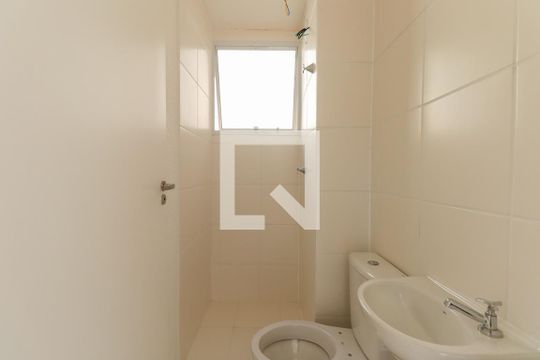 Banheiro Social de apartamento para alugar com 2 quartos, 38m² em Tatuquara, Curitiba