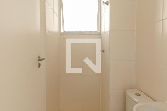 Banheiro Social de apartamento para alugar com 2 quartos, 38m² em Tatuquara, Curitiba