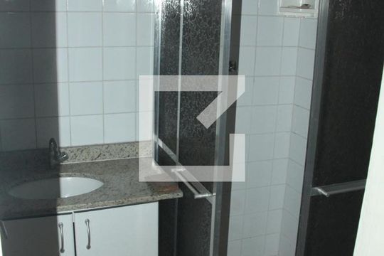 Banheiro  de casa de condomínio para alugar com 2 quartos, 70m² em Jardim Alvorada, Nova Iguaçu