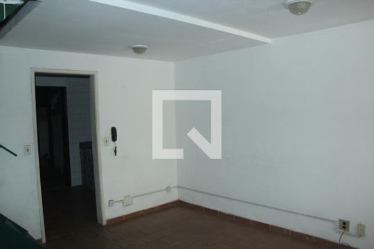 Sala de casa de condomínio para alugar com 2 quartos, 70m² em Jardim Alvorada, Nova Iguaçu