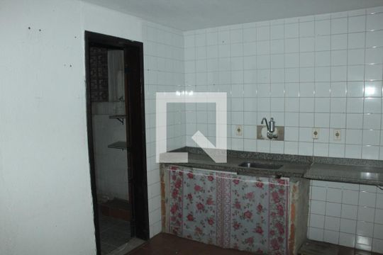 Cozinha de casa de condomínio para alugar com 2 quartos, 70m² em Jardim Alvorada, Nova Iguaçu
