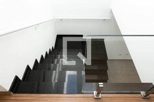Corredor de casa à venda com 3 quartos, 150m² em Vila Antonina, São Paulo